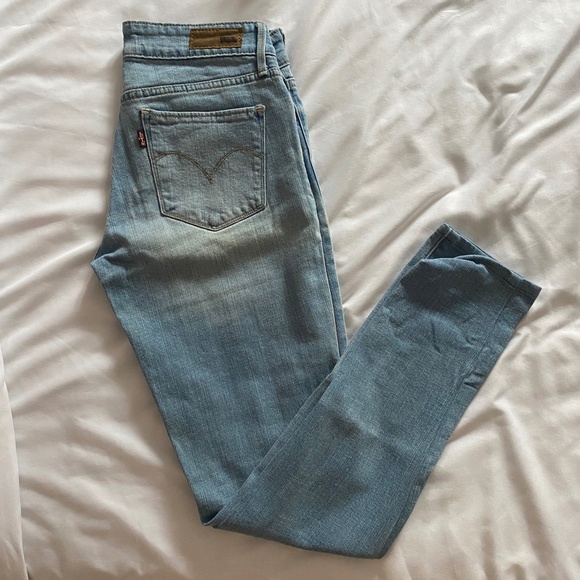 Womens Levi’s Denim - Size 0/25 - Picture 3 of 4